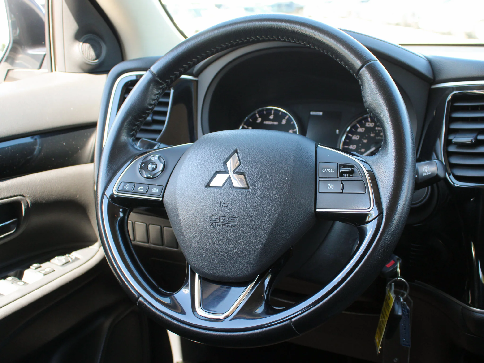 Used 2020  Mitsubishi ES * No Accidents | 7-Seater | Backup Camera | Heated Seats | AWD image 6