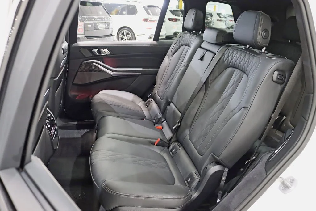 2025 BMW X7 M60i