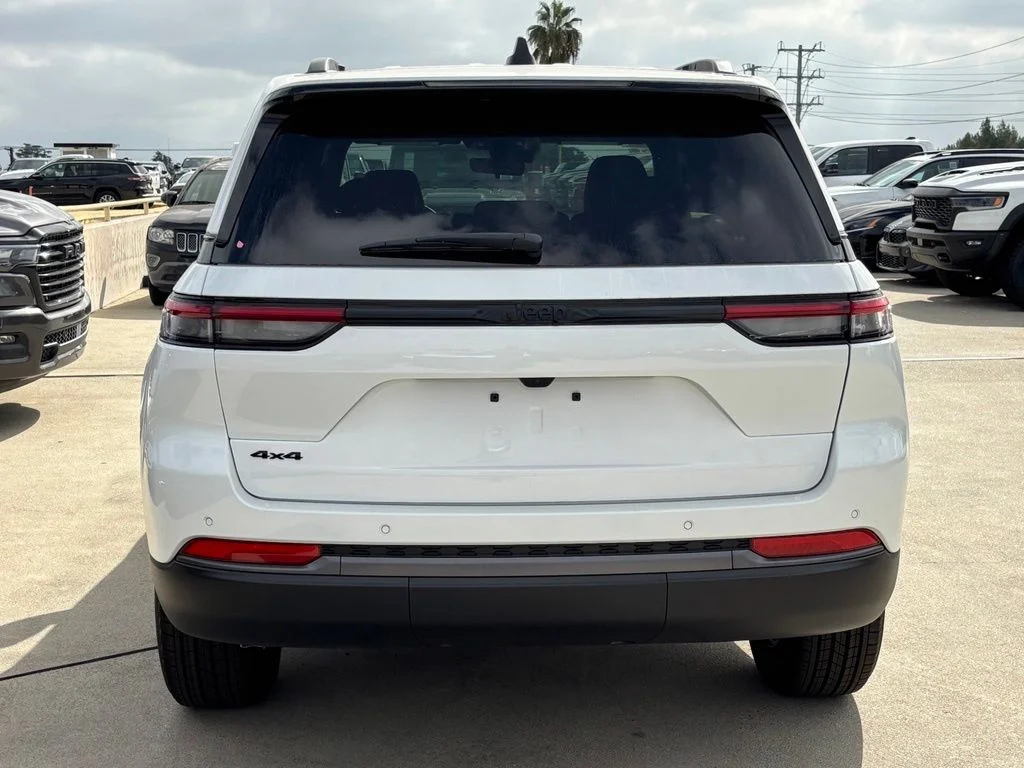 New 2027 Bright White Clearcoat Jeep Laredo Altitude image 4