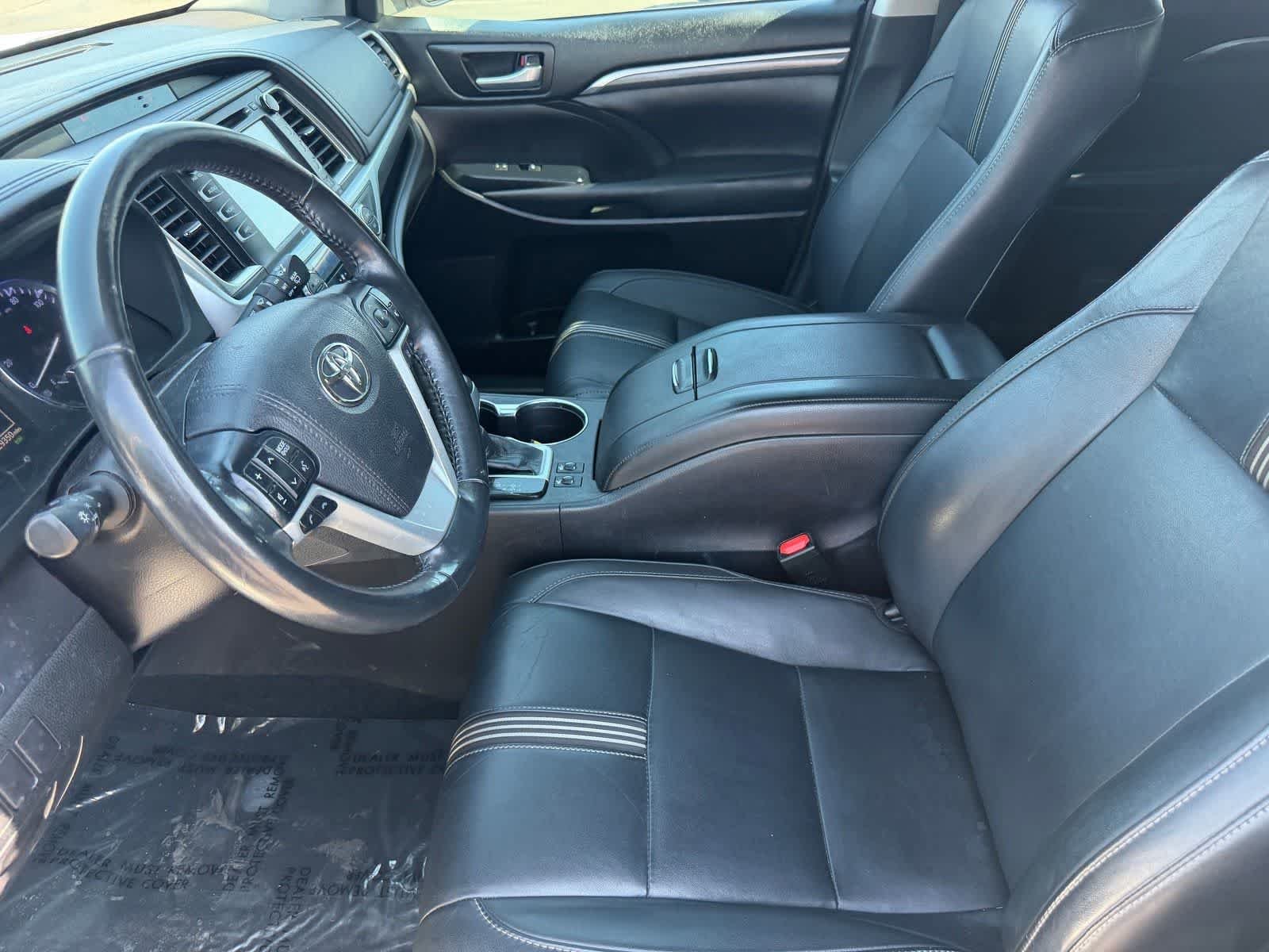 Used 2018 Blizzard Pearl Toyota SE image 13