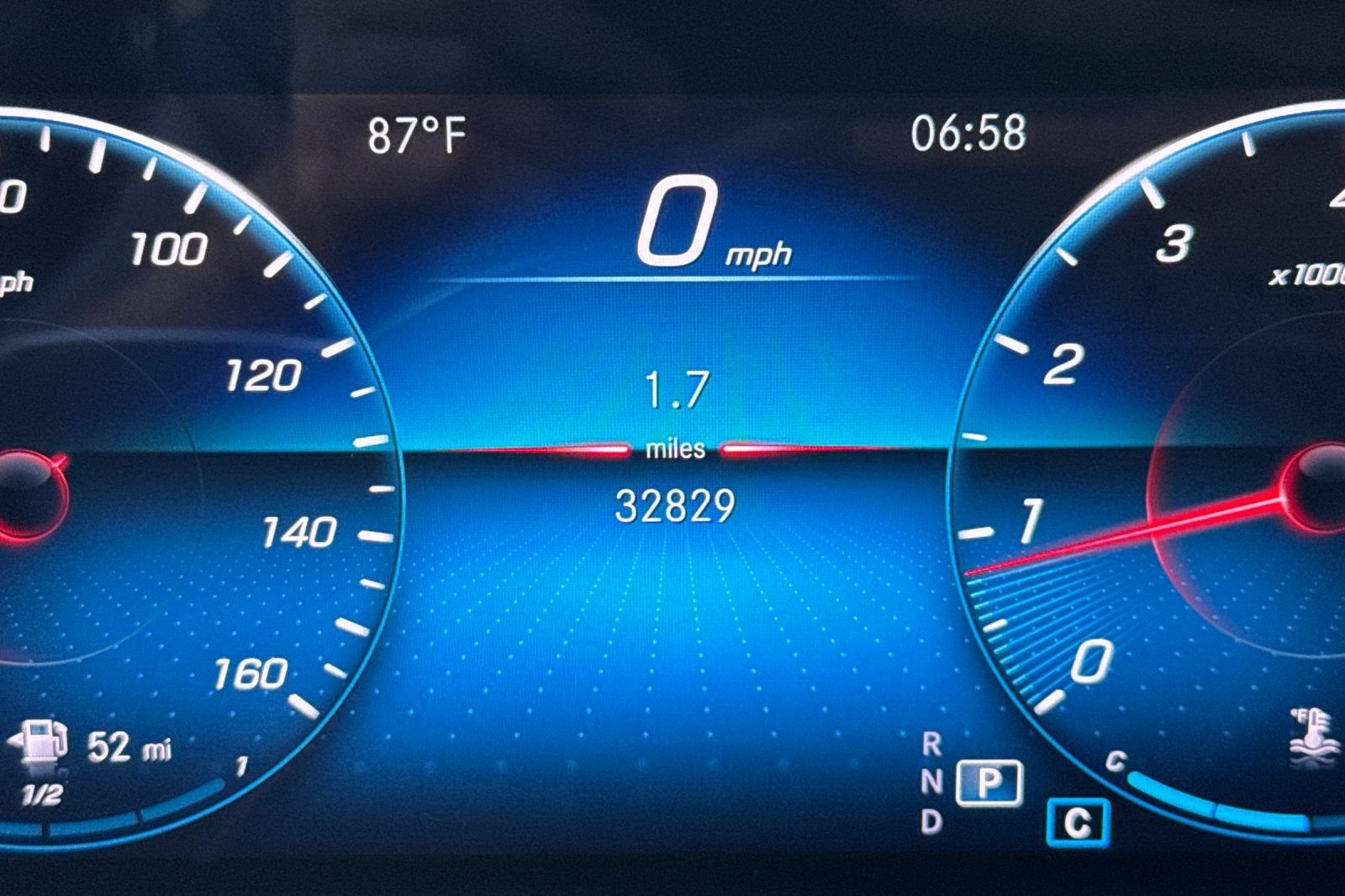 Used 2022 White Mercedes-Benz GLB 250 image 33