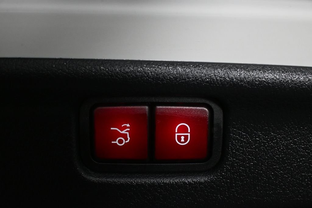 Used 2022  Mercedes-Benz C 300 image 29