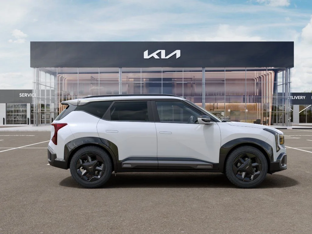 New 2027 Snow White Pearl Kia X-Line S image 7