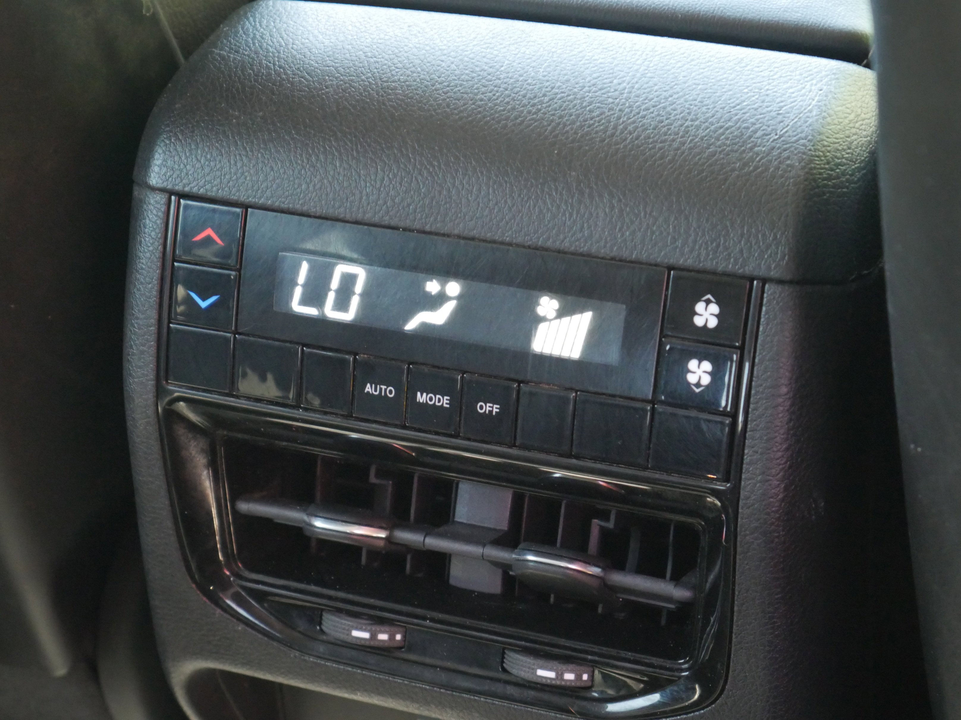 Used 2023 Bright White Clearcoat Jeep Laredo image 30
