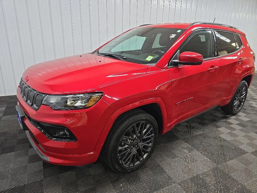 Used 2022 Red Jeep Limited image 8