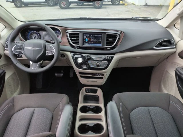 Used 2024 White Chrysler LX image 21