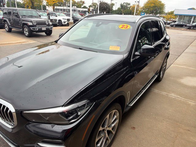 Used 2023 Black BMW xDrive40i image 4