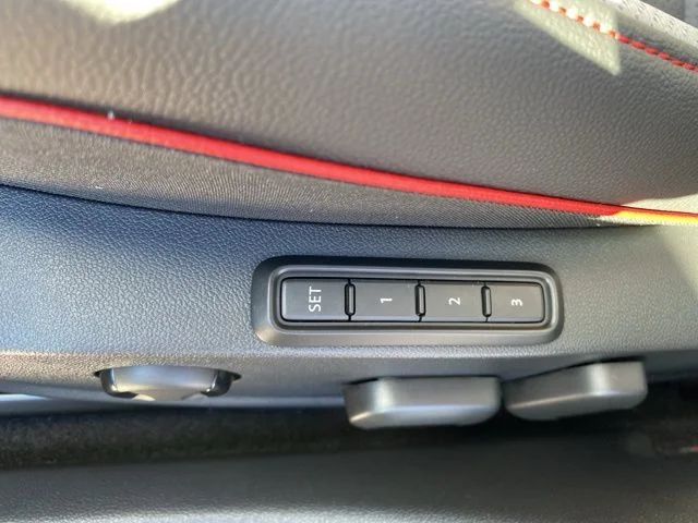 2025 Volkswagen Golf GTI SE - Photo 21