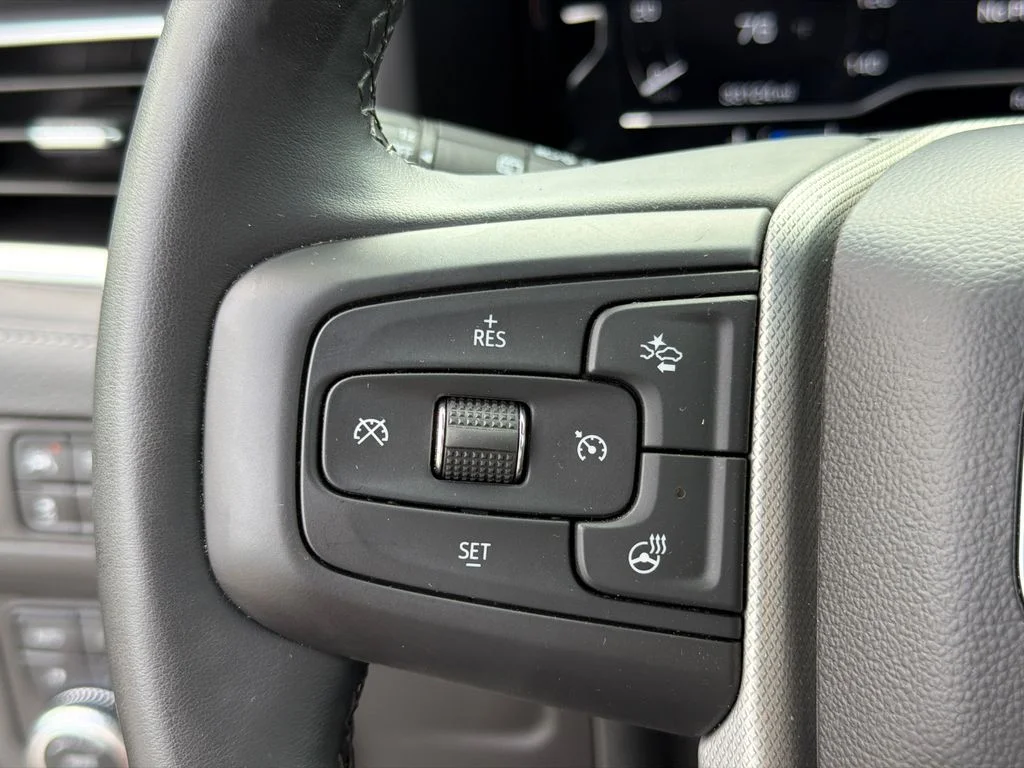 Used 2024 White GMC Denali image 25