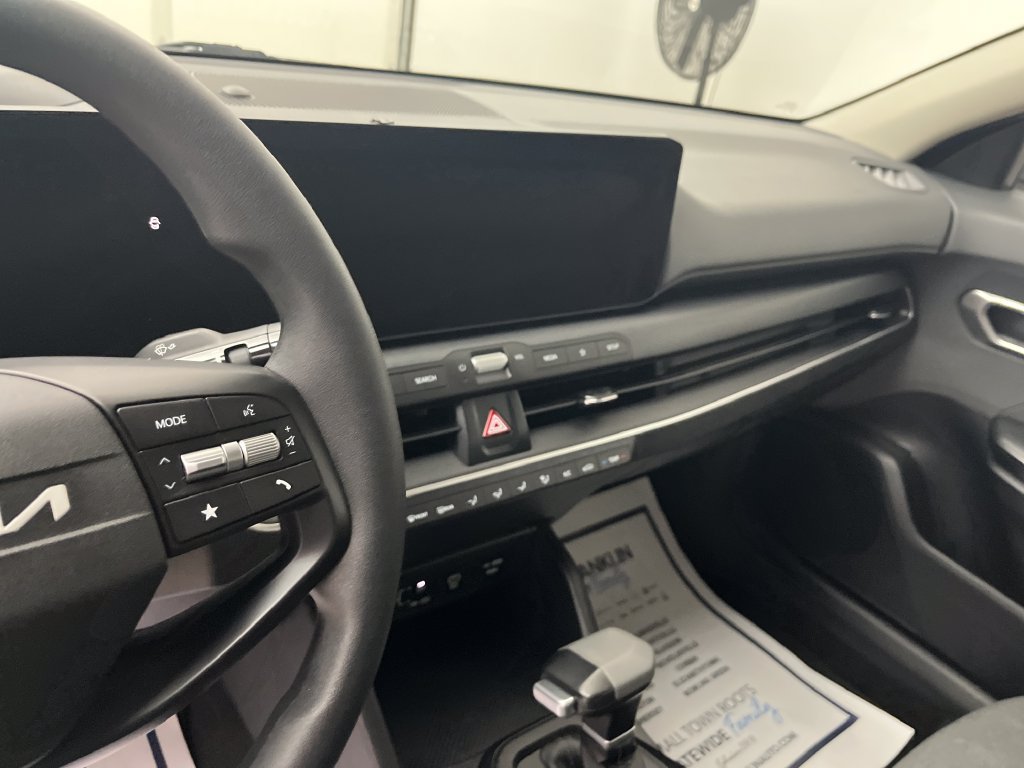 Used 2025 White Kia LX image 18