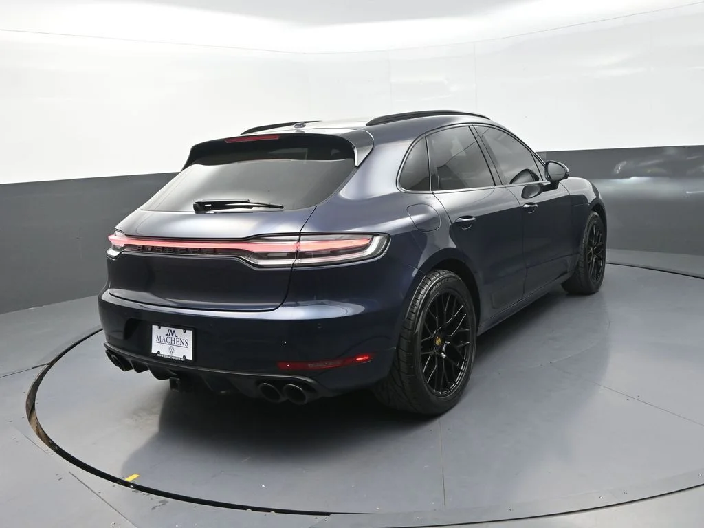 Used 2021  Porsche GTS image 10