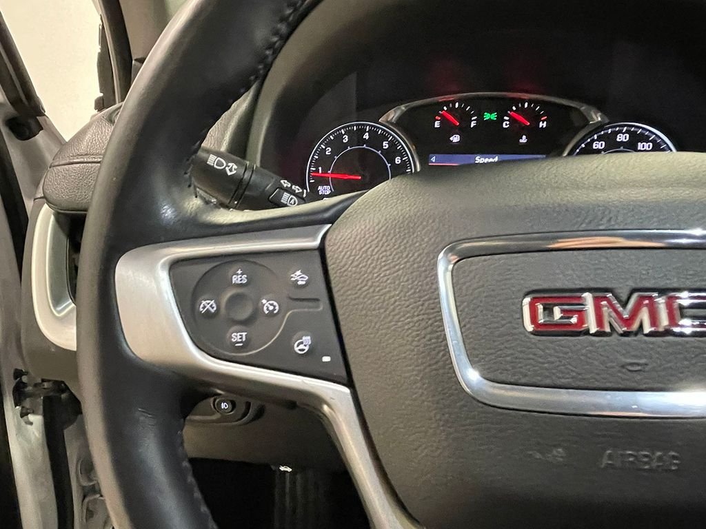 Used 2022 White GMC SLT image 36