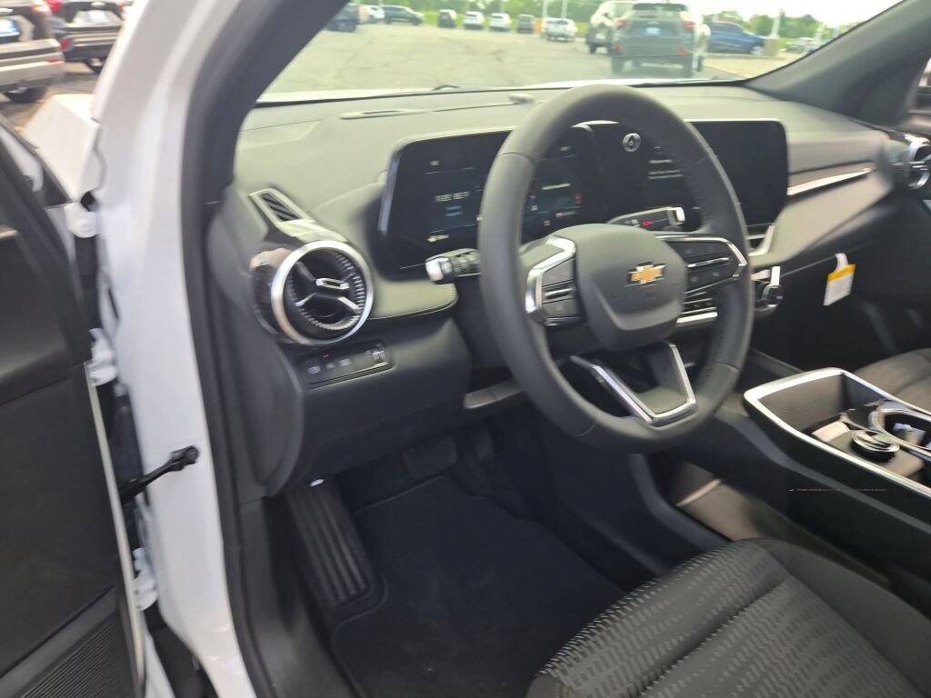 2027 Chevrolet Equinox LT - Photo 15