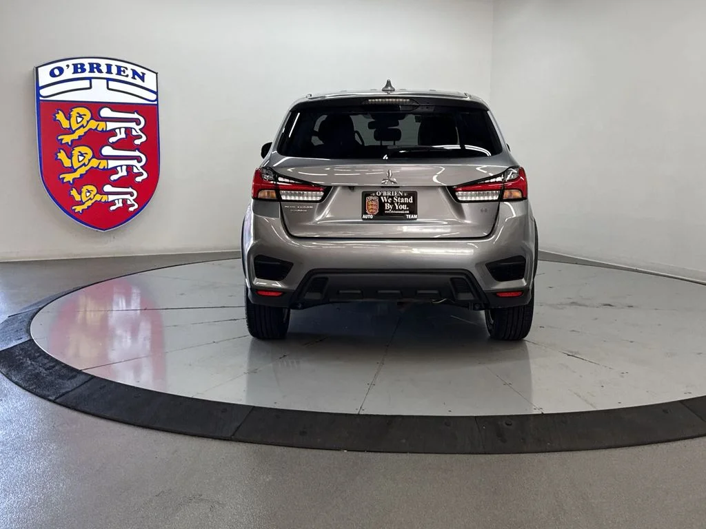 Used 2022 Mercury Gray Metallic Mitsubishi 2.0 SE image 11