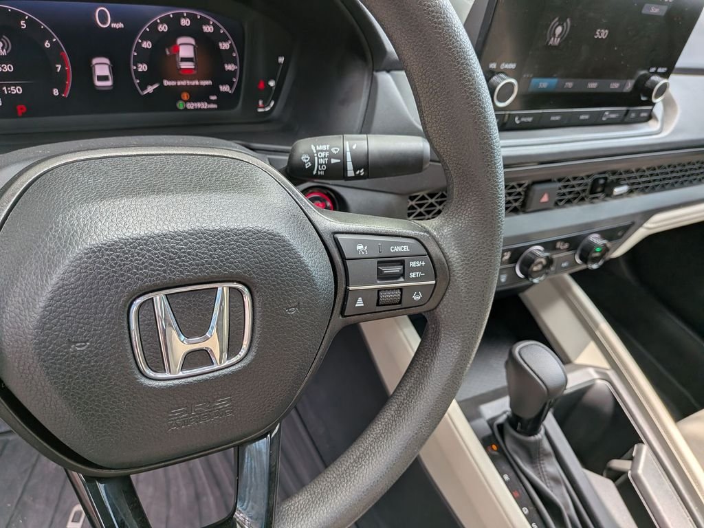 Used 2025 Red Honda SE image 15