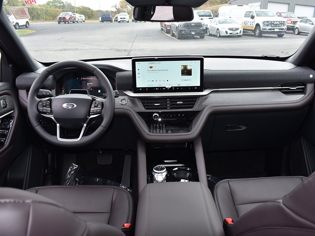 2025 Ford Explorer Platinum photo 4