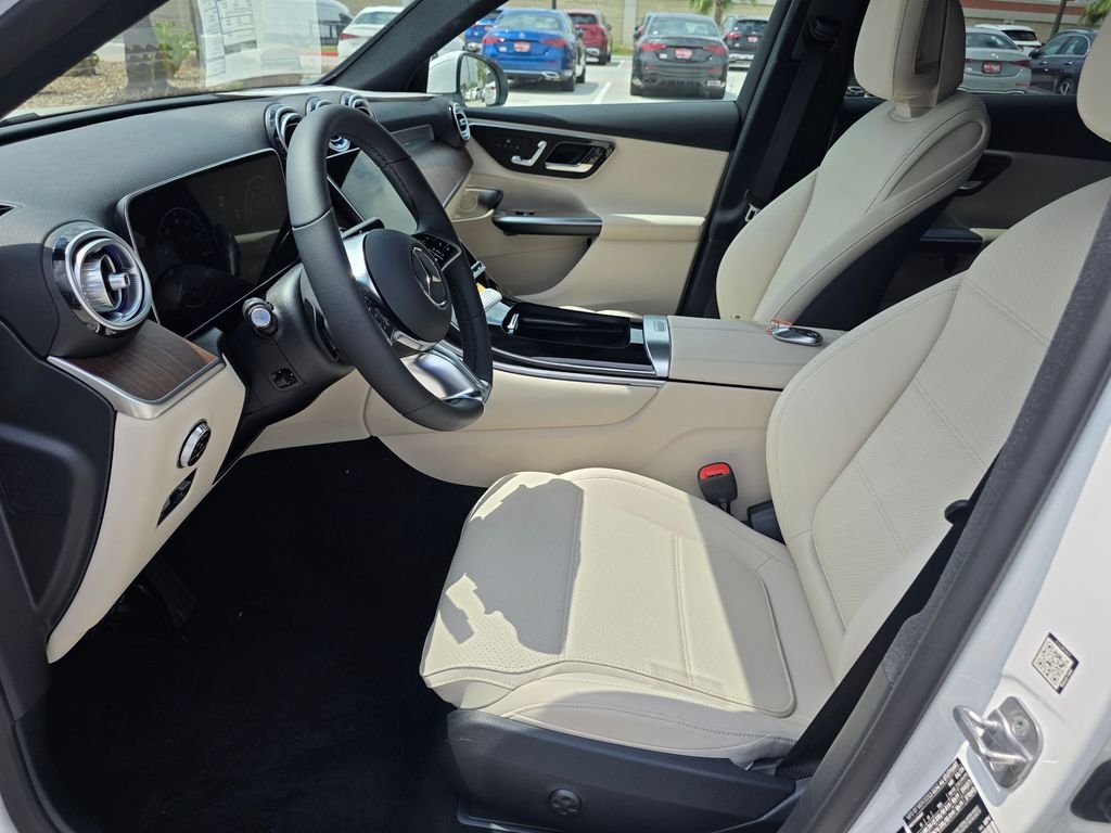 New 2026 Polar White Mercedes-Benz GLC 300 image 13