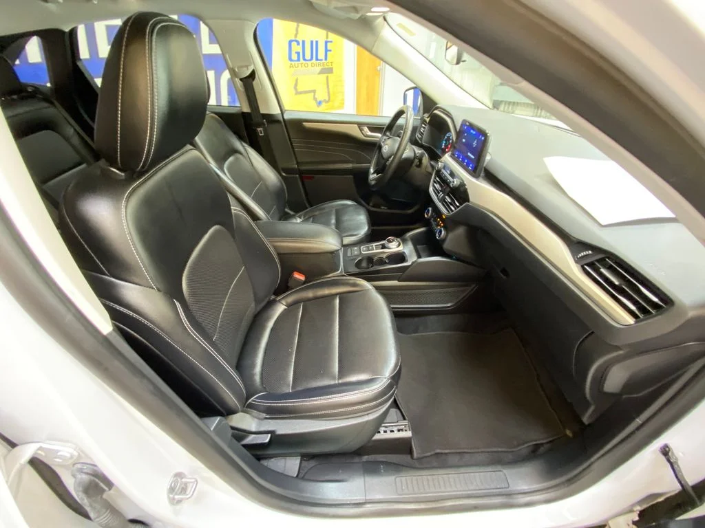 Used 2022 White Ford SEL image 26