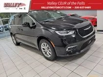 2026 Chrysler Pacifica Select's photo