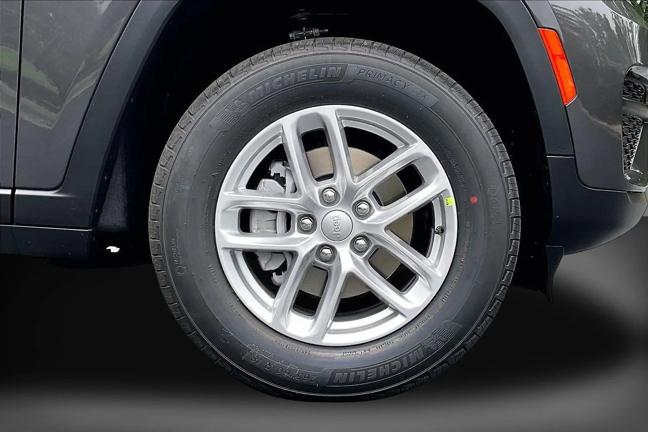 New 2026 Baltic Gray Metallic Clearcoat Jeep Laredo image 27