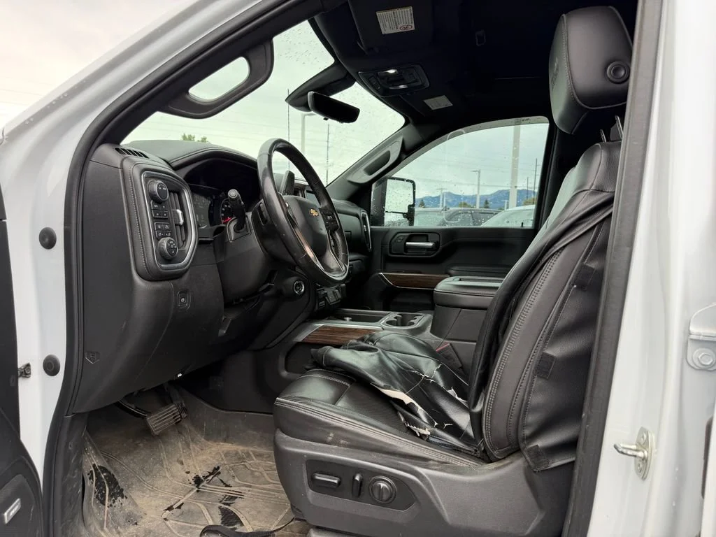 Used 2021 Iridescent Pearl Tricoat Chevrolet High Country image 2