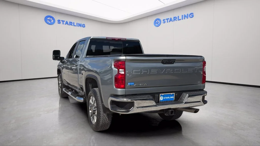 Used 2025 Sterling Gray Metallic Chevrolet LT image 7