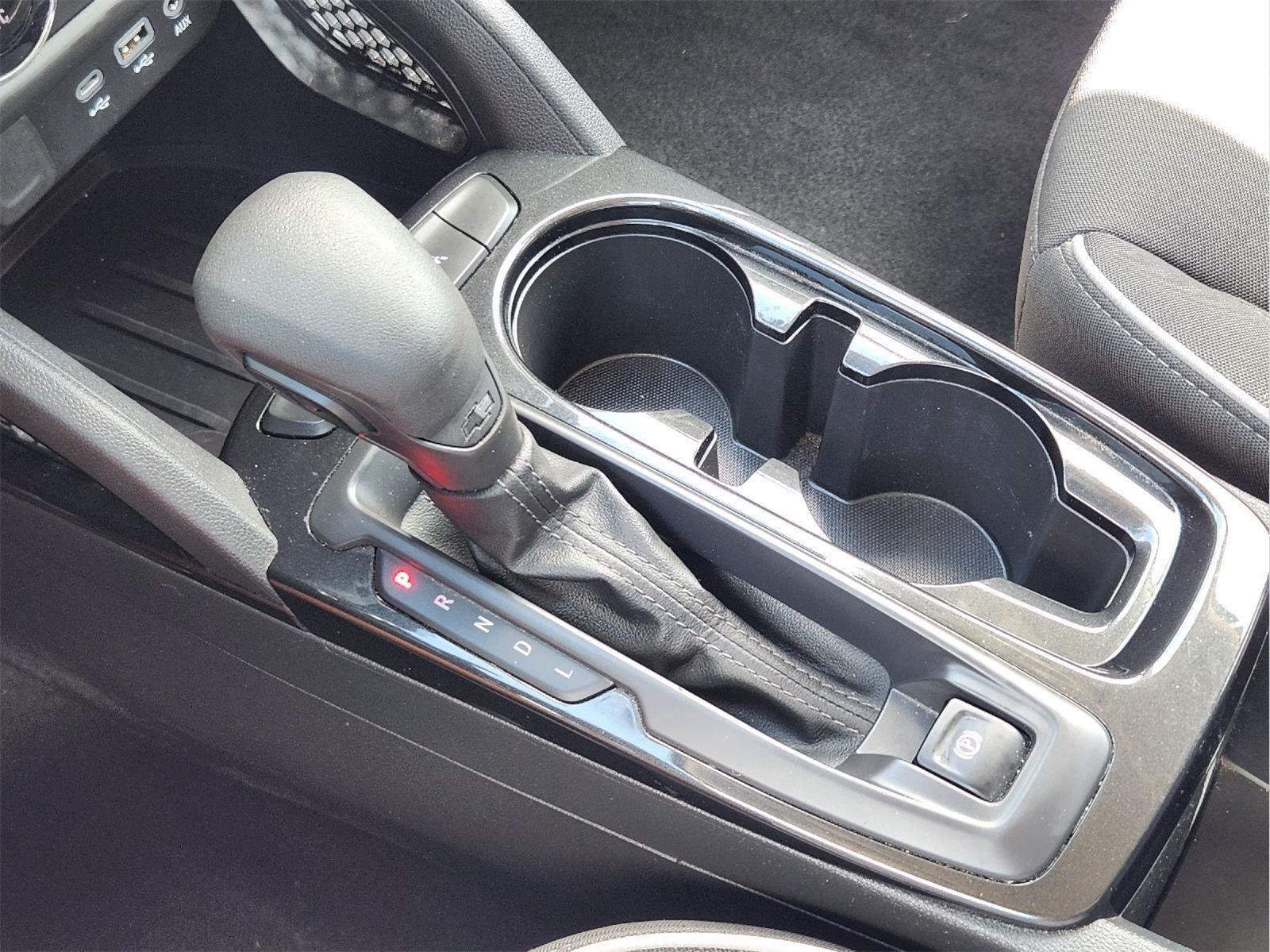 Used 2022 Summit White Chevrolet LT image 19