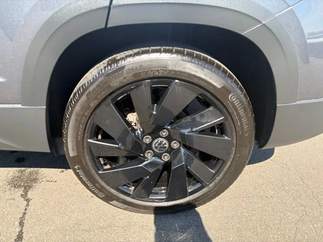 Certified Used 2024 Gray Volkswagen 1.5T SE image 9