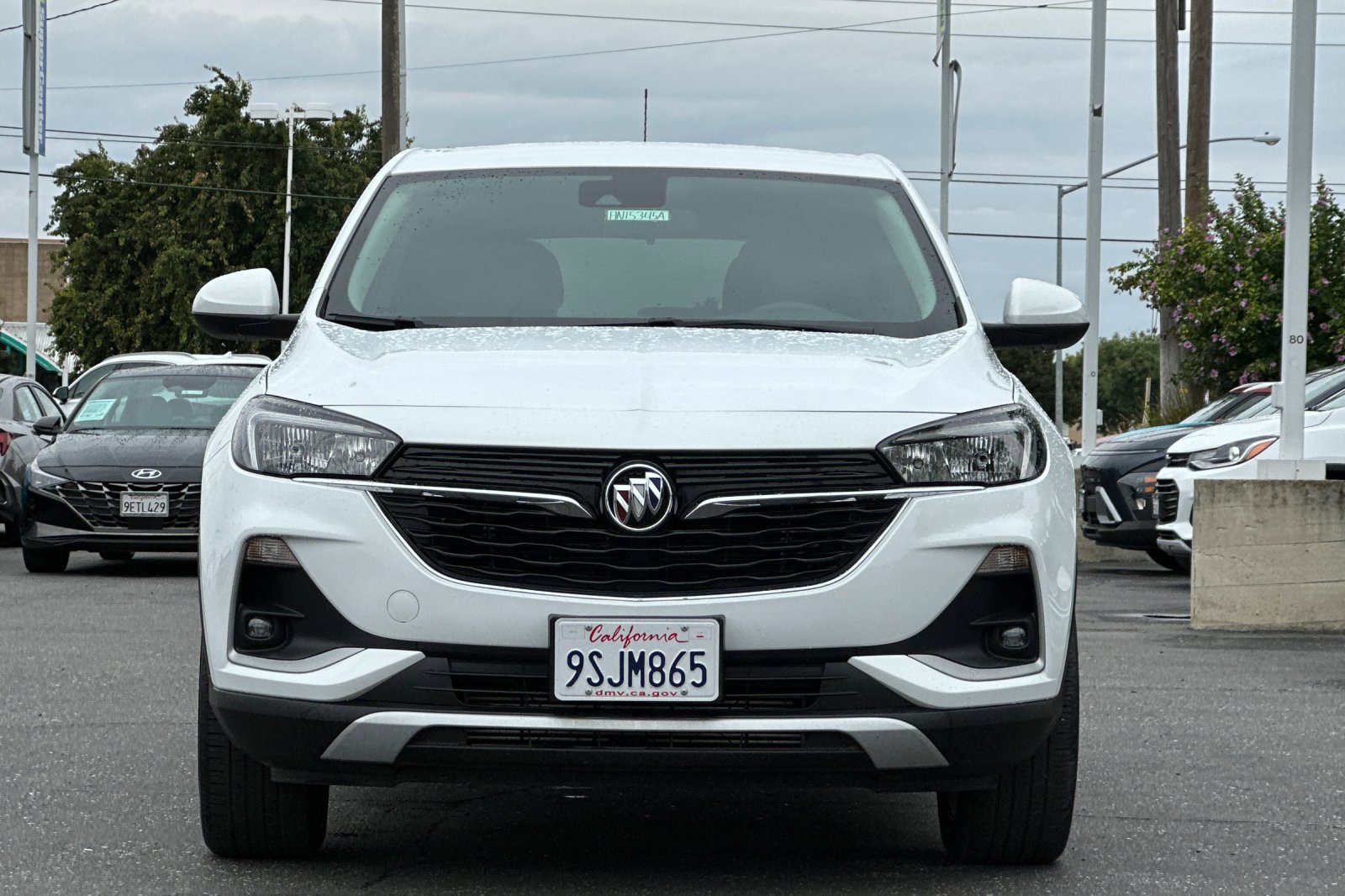 Used 2021 Summit White Buick Preferred image 9