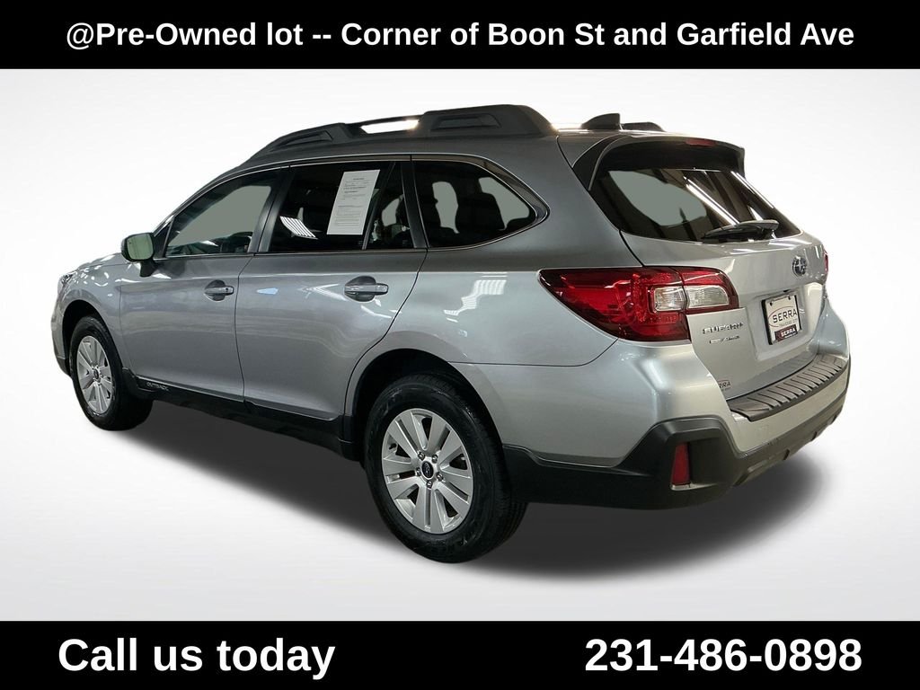 Used 2018 Silver Subaru 2.5i Premium image 3