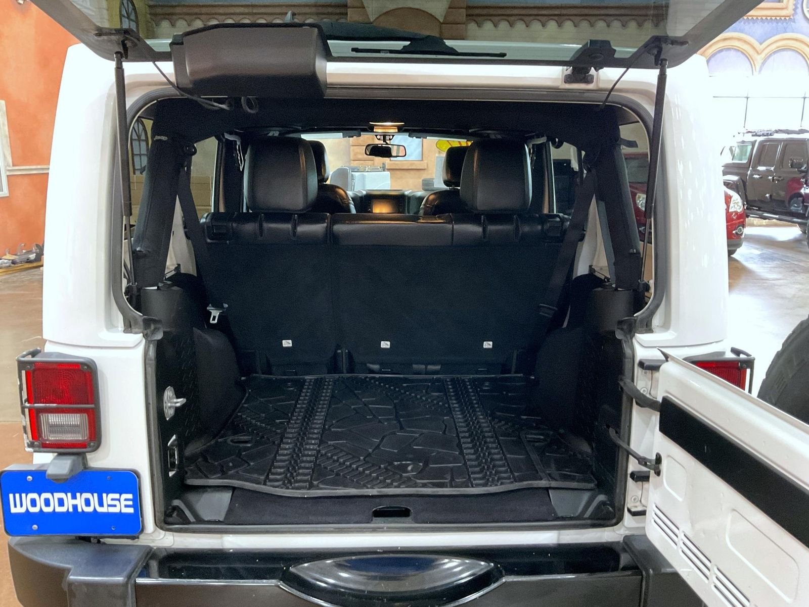 Used 2017 White Jeep Unlimited Sahara image 21