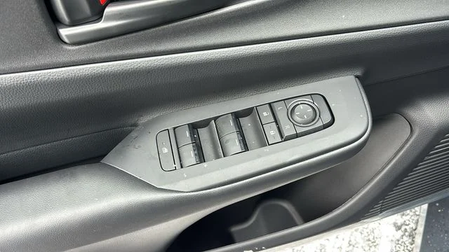 2026 Toyota Prius Plug-in Hybrid SE - Photo 12