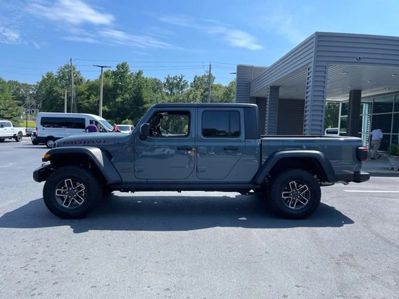 Used 2024 Anvil Clearcoat Jeep Mojave image 5