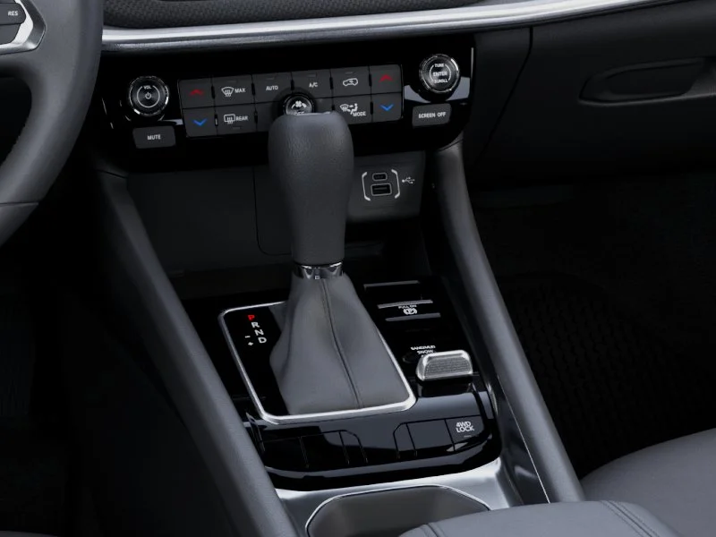 New 2026 Diamond Black Crystal Pearl-Coat Exterior Paint Jeep Latitude image 50