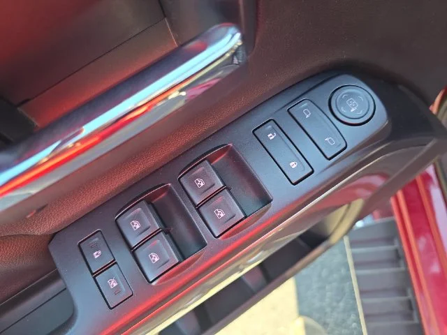 Used 2018 Red Chevrolet LT image 29