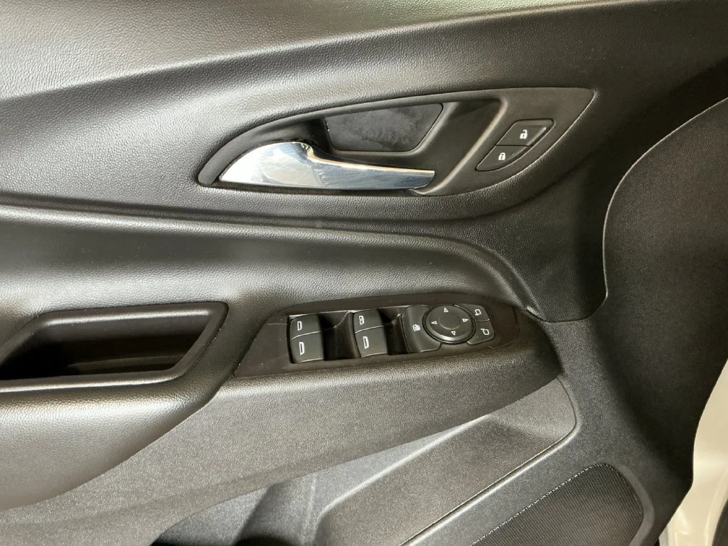 Used 2020 SUMMIT WHITE Chevrolet LT image 14