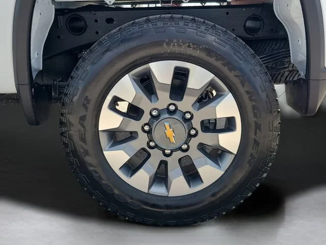 New 2026 Summit White Chevrolet Custom image 32