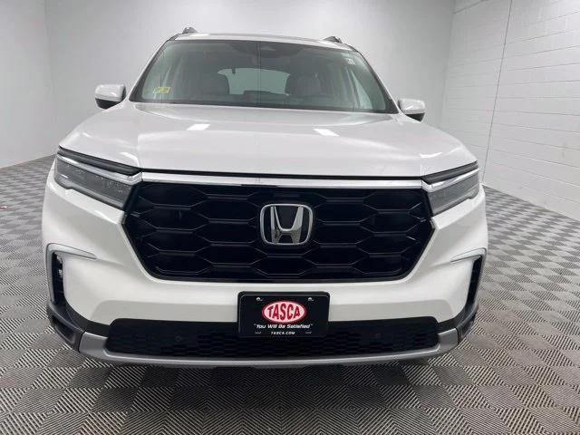 Used 2023 White Honda Touring image 3