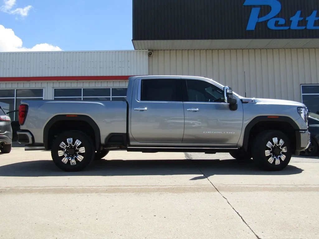 Used 2024 GMC Sierra 2500HD Denali with VIN 1GT49REY1RF405322 for sale in Kansas City