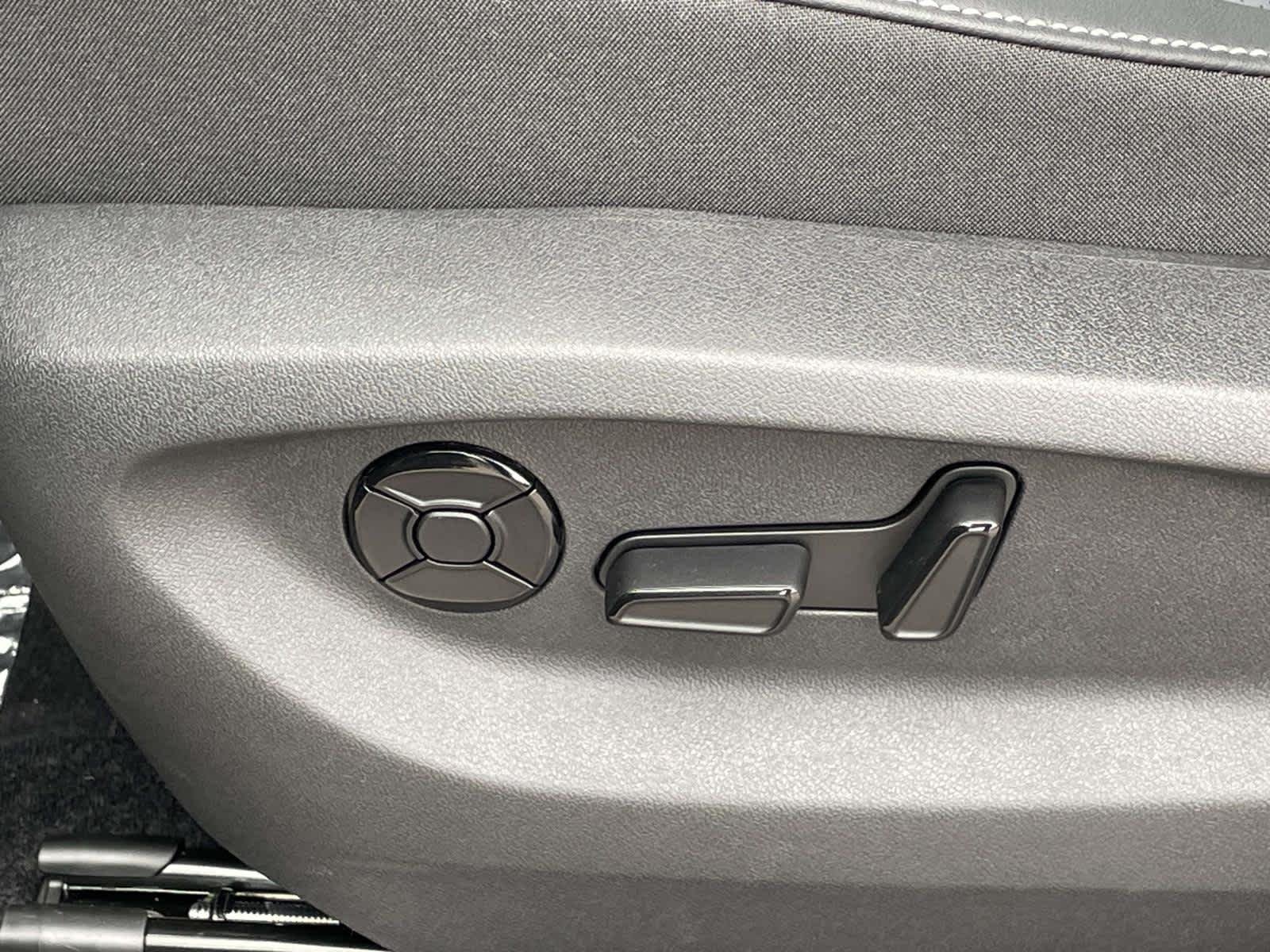 New 2026 2R2R/ Volkswagen SE image 17