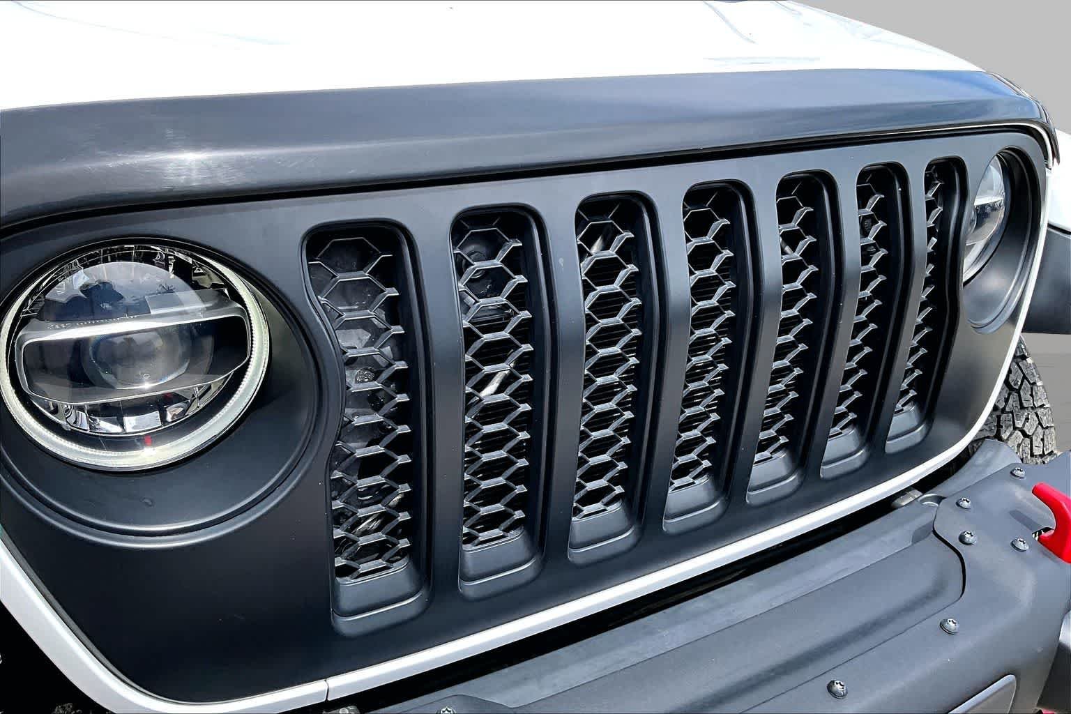 Used 2020 Bright White Clearcoat Jeep Rubicon image 30