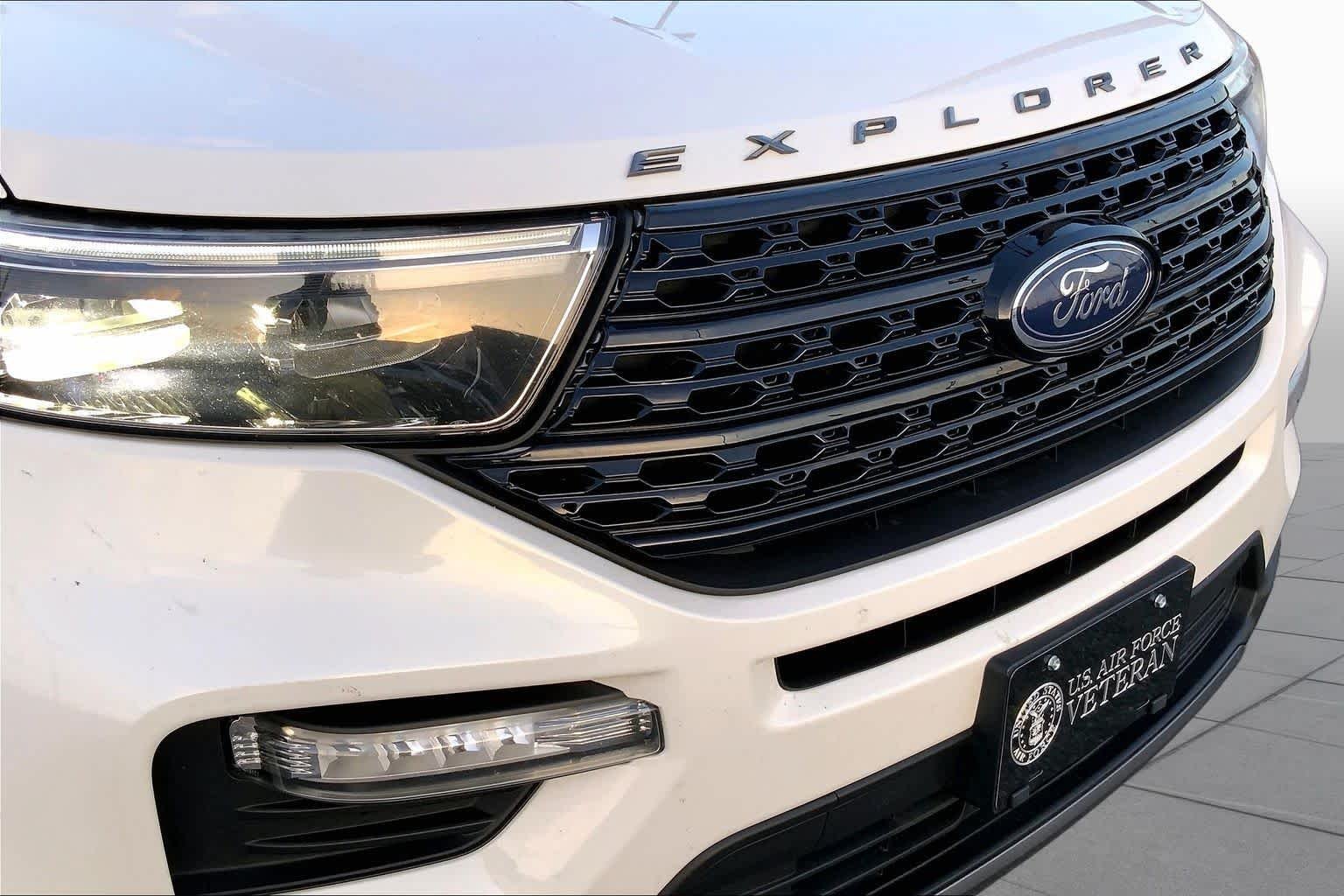 Used 2021 Star White Metallic Tri-Coat Ford XLT image 28