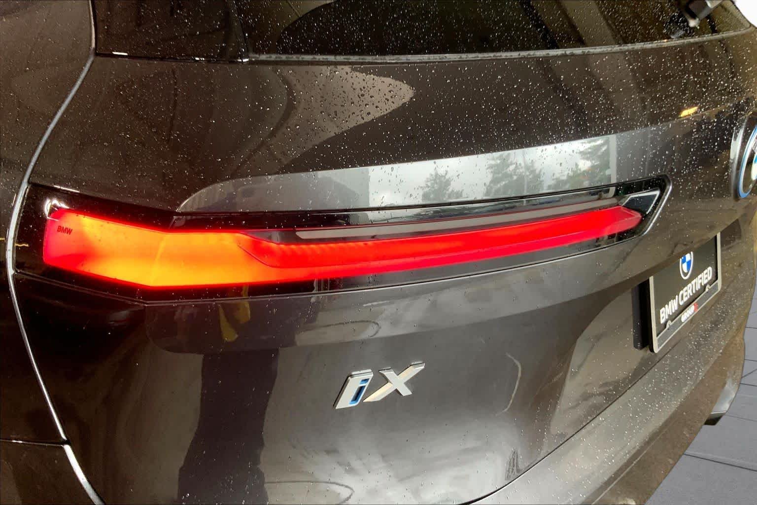 Used 2024 Dark Graphite Metallic BMW xDrive50 image 26