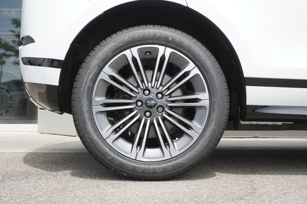 New 2026 Fuji White Land Rover Hoxton Edition image 34