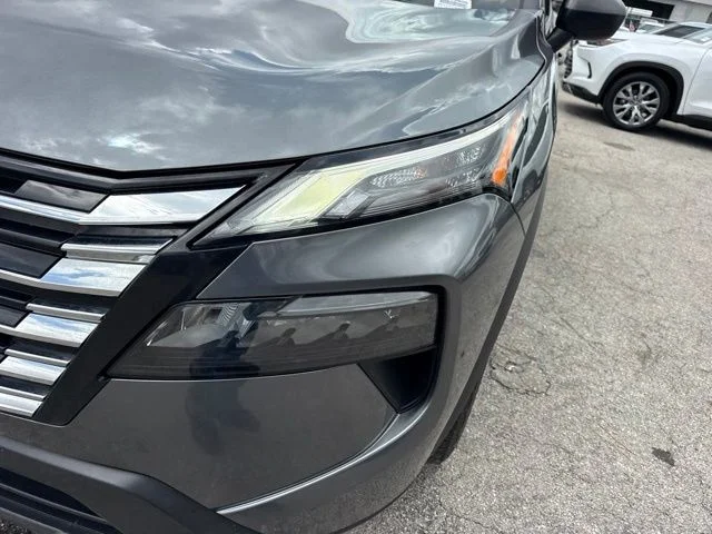 Used 2024 Gray Nissan S image 17