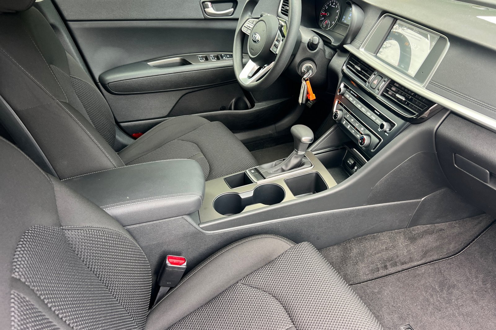 Used 2020 Snow White Pearl Kia LX image 15