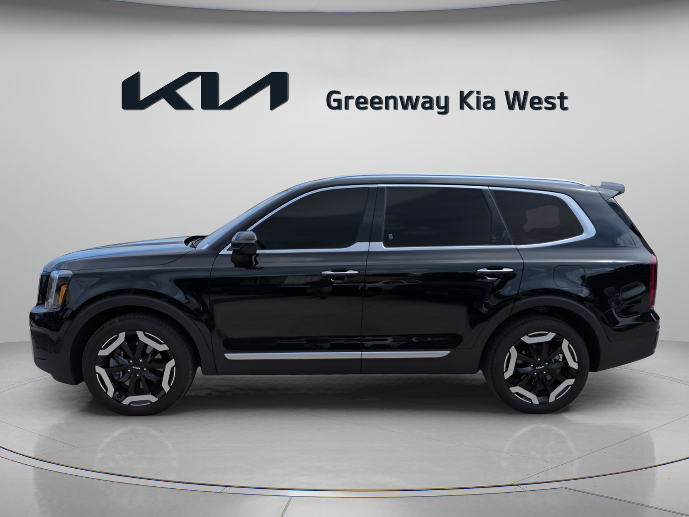 Certified Used 2025 Ebony Black Kia S image 5
