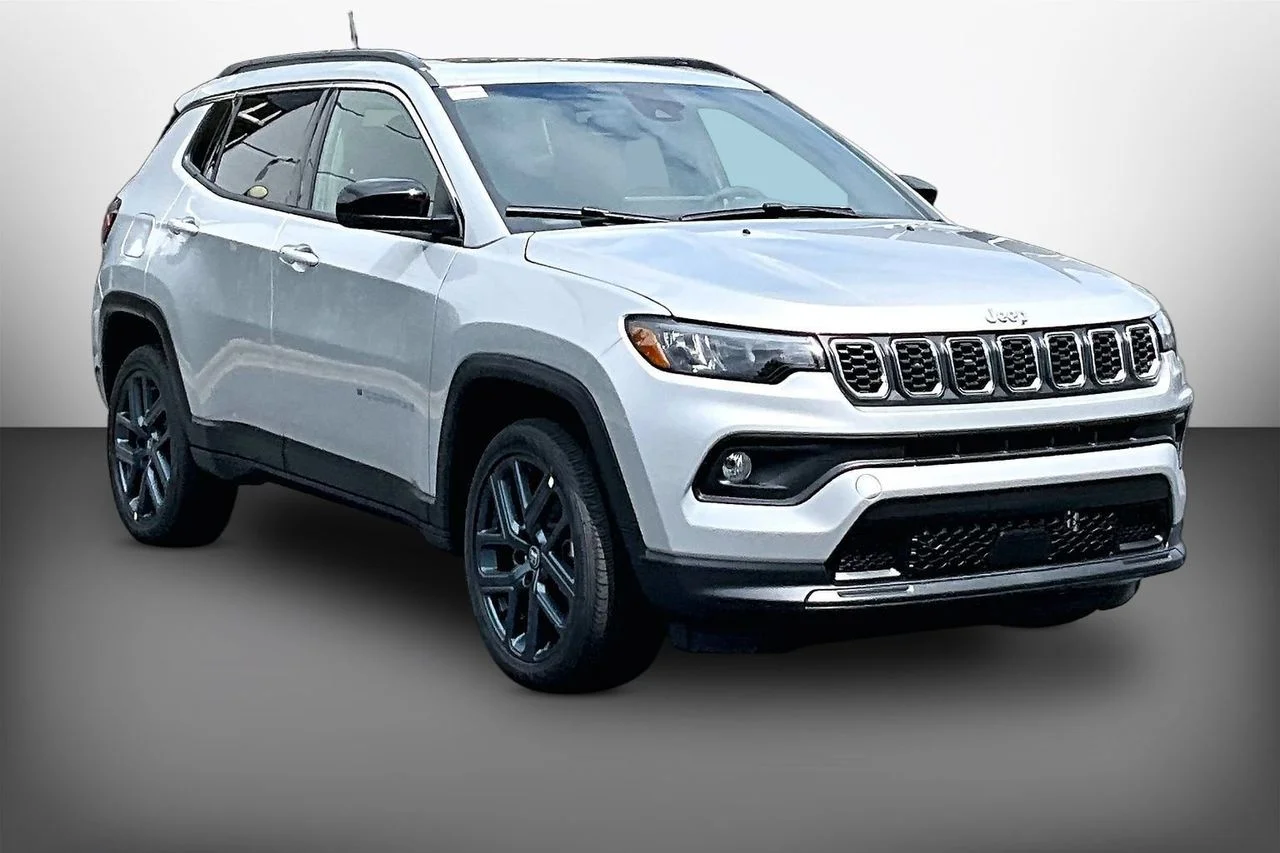 New 2026 Silver Zynith Metallic Clearcoat Jeep Latitude image 1