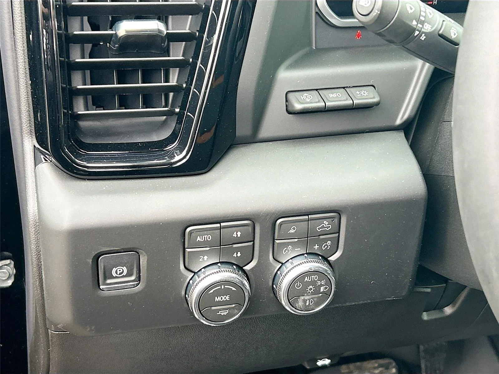 2026 GMC Sierra 3500HD AT4 - Photo 10