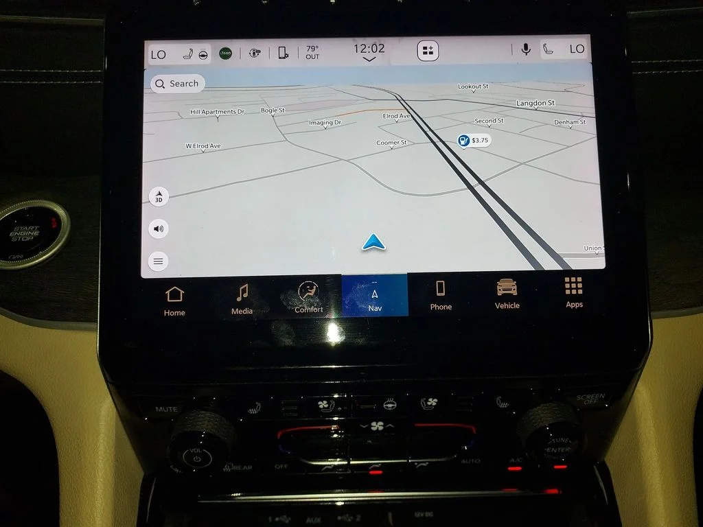 Used 2023 White/off-white Jeep Limited image 24